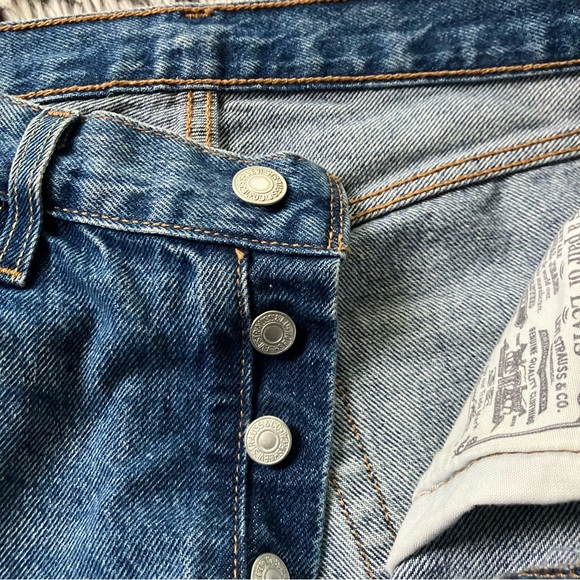 Levi’s 24/30– 501 Premium- Classic Blue Denim Jeans Button Fly - Picture 4 of 13